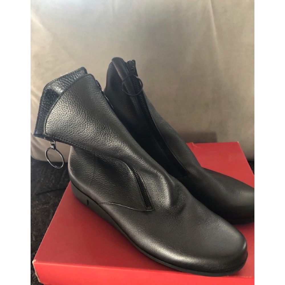 Arche Black Leather Ankle Boots
